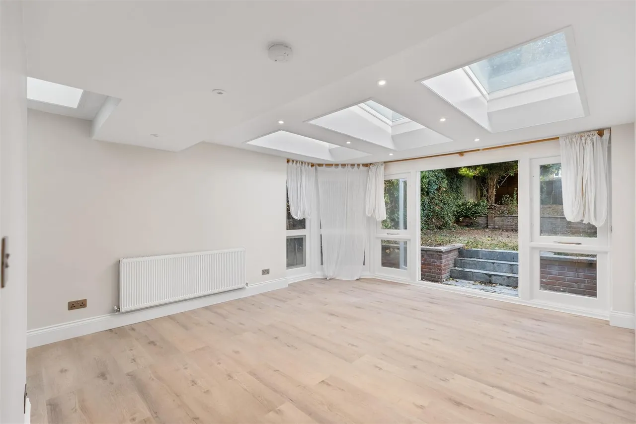 2 bed flat to rent, Canfield Gardens South Hampstead, London, NW6