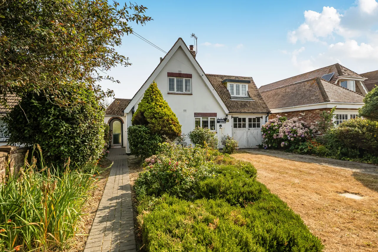 3 bed house for sale — Oakfield Avenue, Chichester, PO20