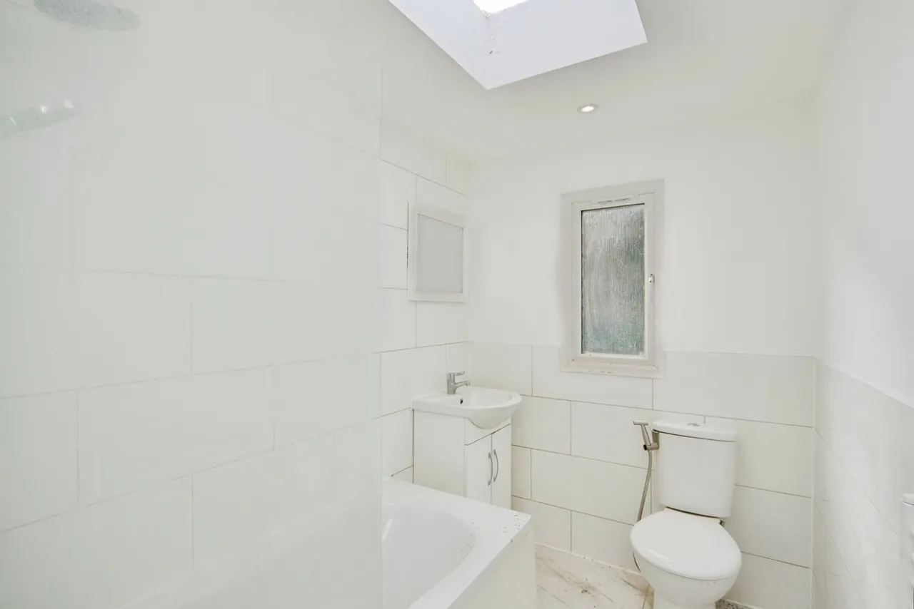 Somerset Road, London, N18, photo 4