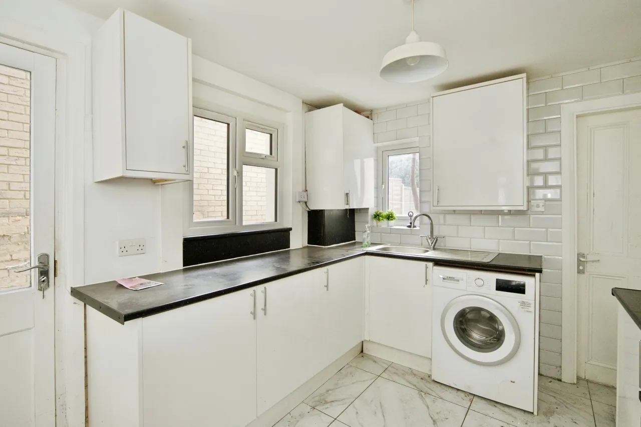 Somerset Road, London, N18, photo 2