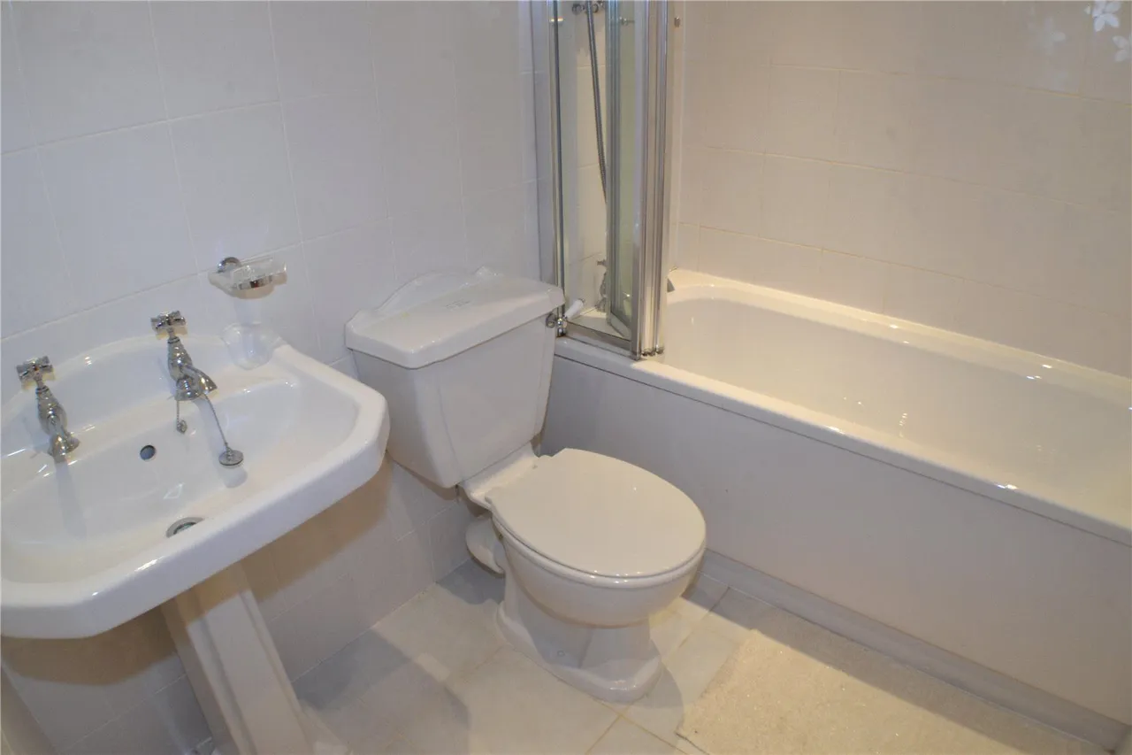 Heywood Court, Rhodes, M24, photo 9