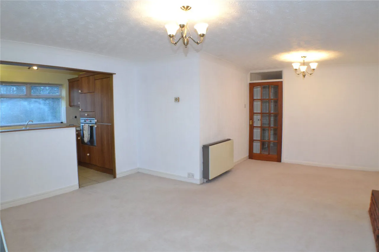 Heywood Court, Rhodes, M24, photo 3