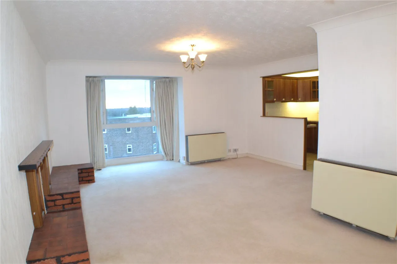 Heywood Court, Rhodes, M24, photo 2