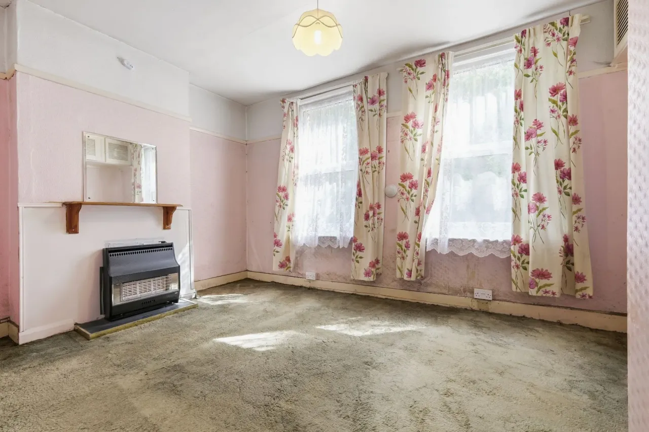 Gainsborough Avenue, London, E12, photo 11