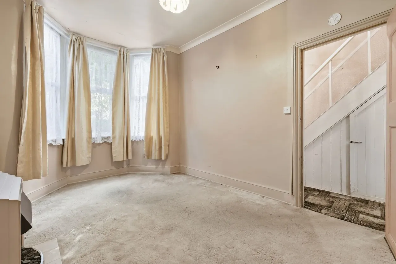 Gainsborough Avenue, London, E12, photo 4
