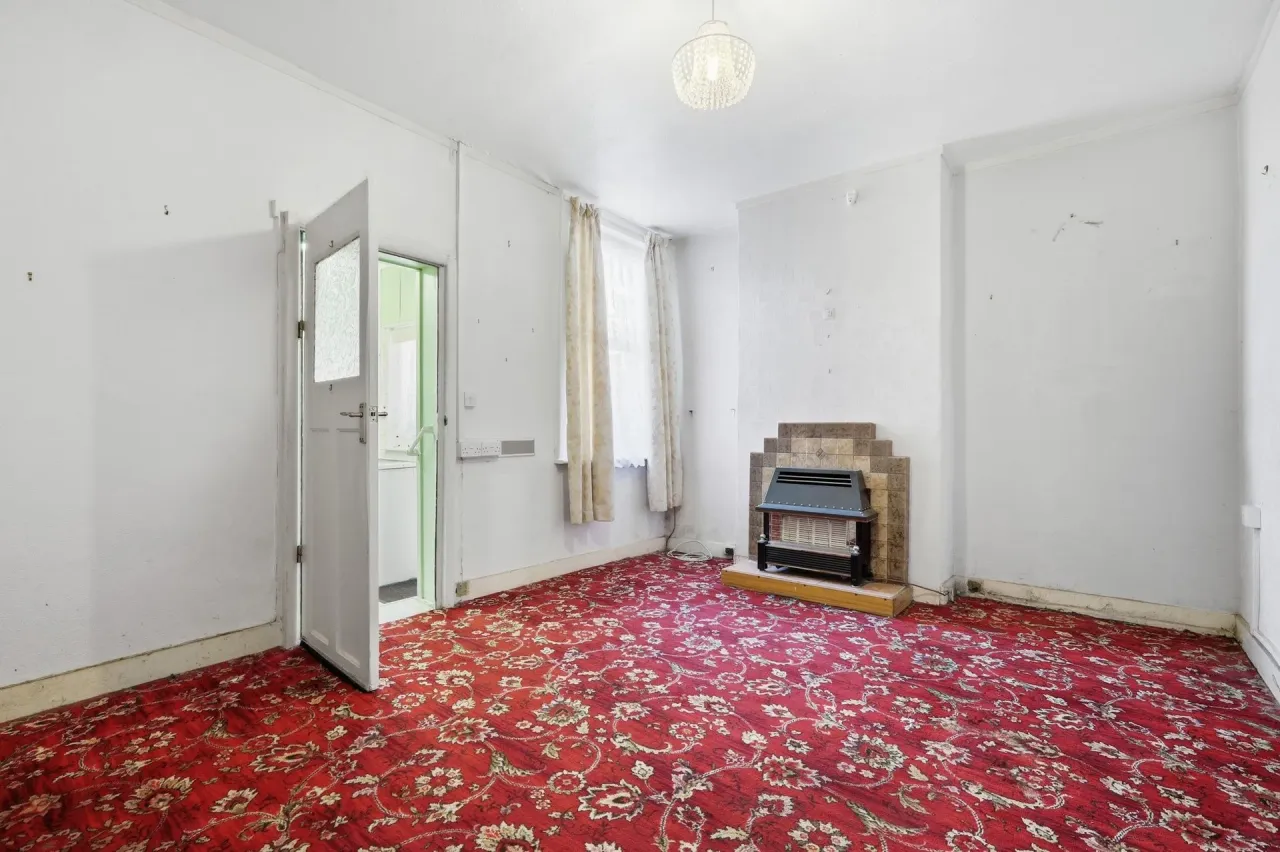 Gainsborough Avenue, London, E12, photo 6