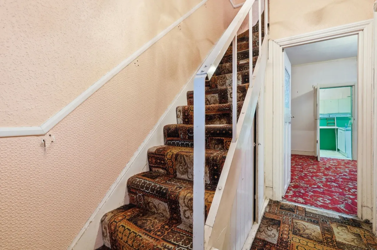 Gainsborough Avenue, London, E12, photo 9