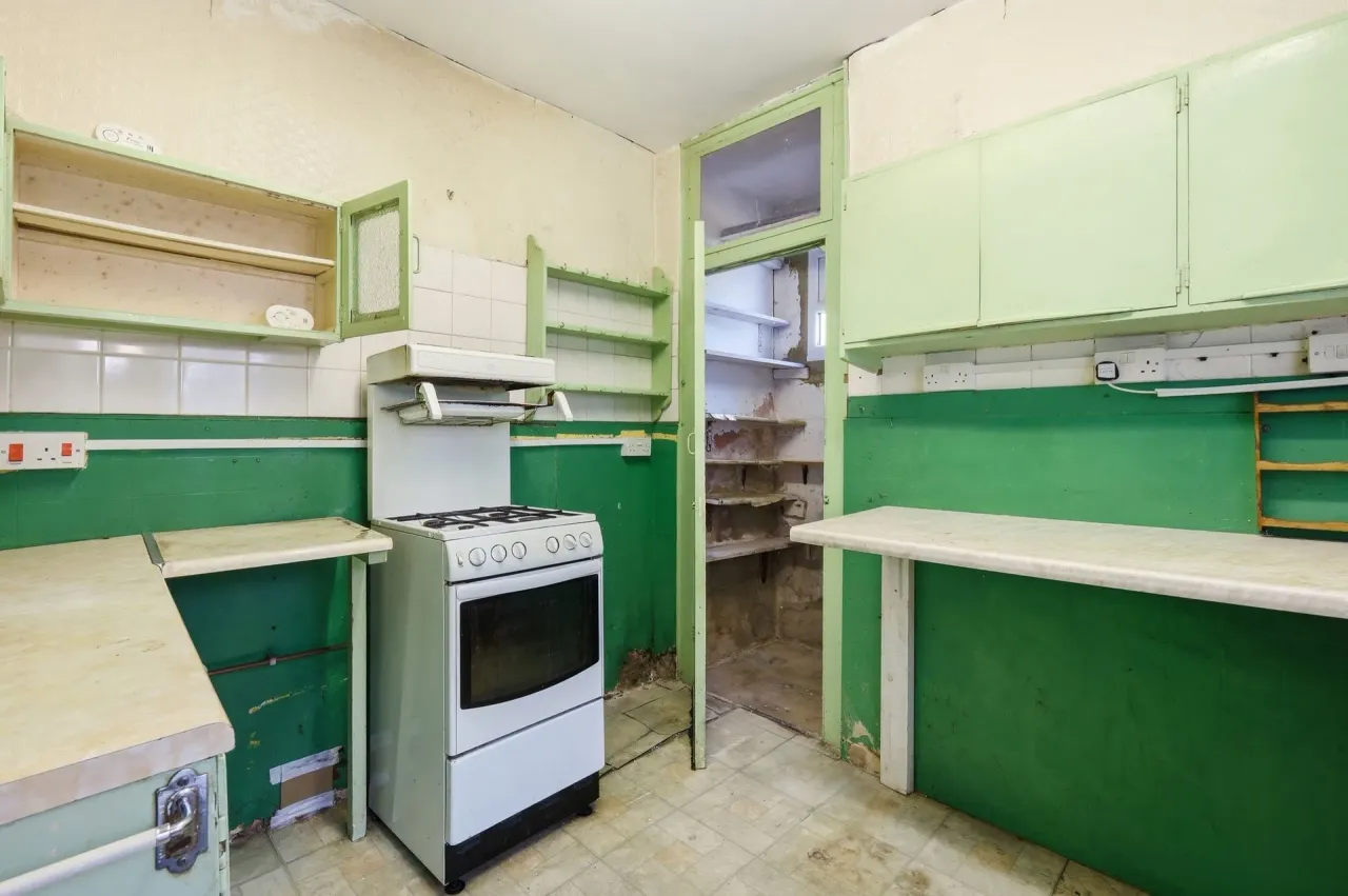 Gainsborough Avenue, London, E12, photo 8