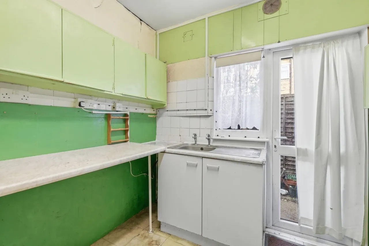 Gainsborough Avenue, London, E12, photo 7