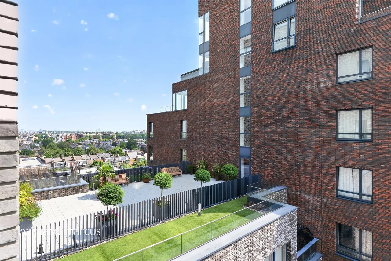 Upper Richmond Road, London, SW15, photo 10
