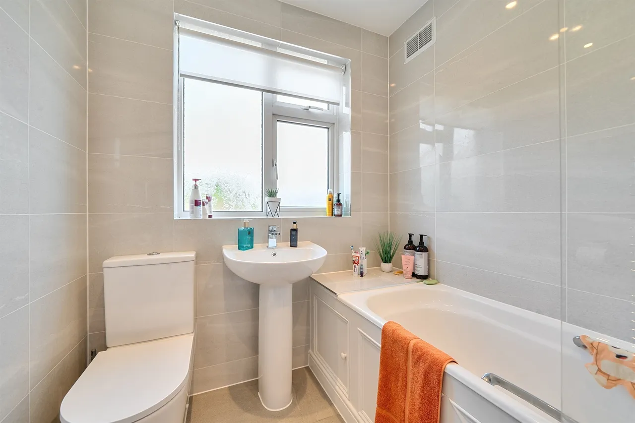 Ladysmith Road, Enfield, EN1, photo 11