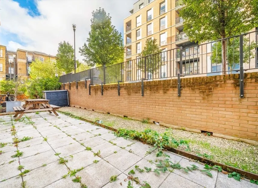 Denman Avenue, Southall, UB2, photo 5