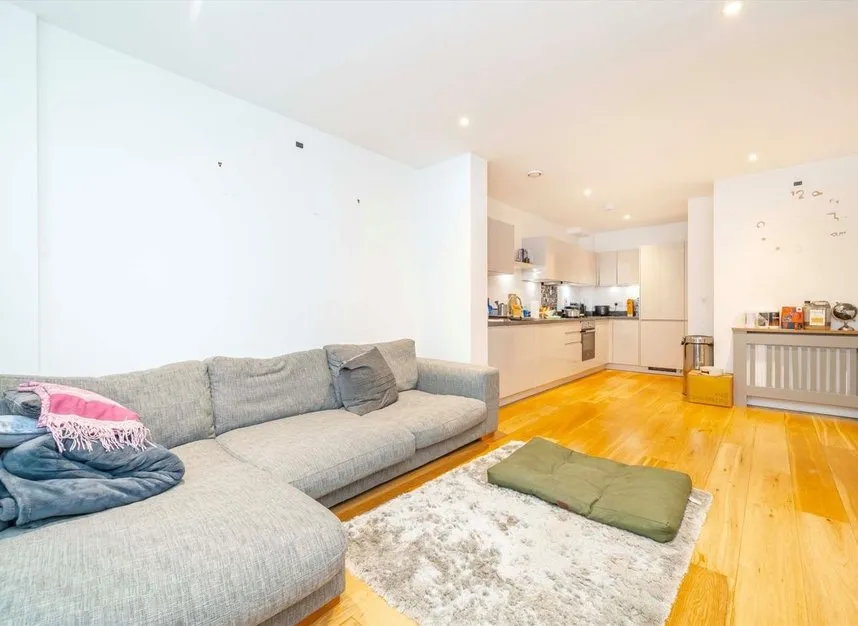 Denman Avenue, Southall, UB2, photo 3