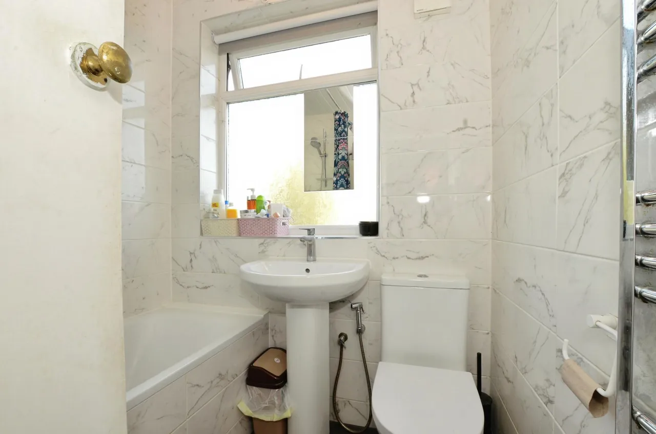 Mollison Way, Edgware, HA8, photo 13