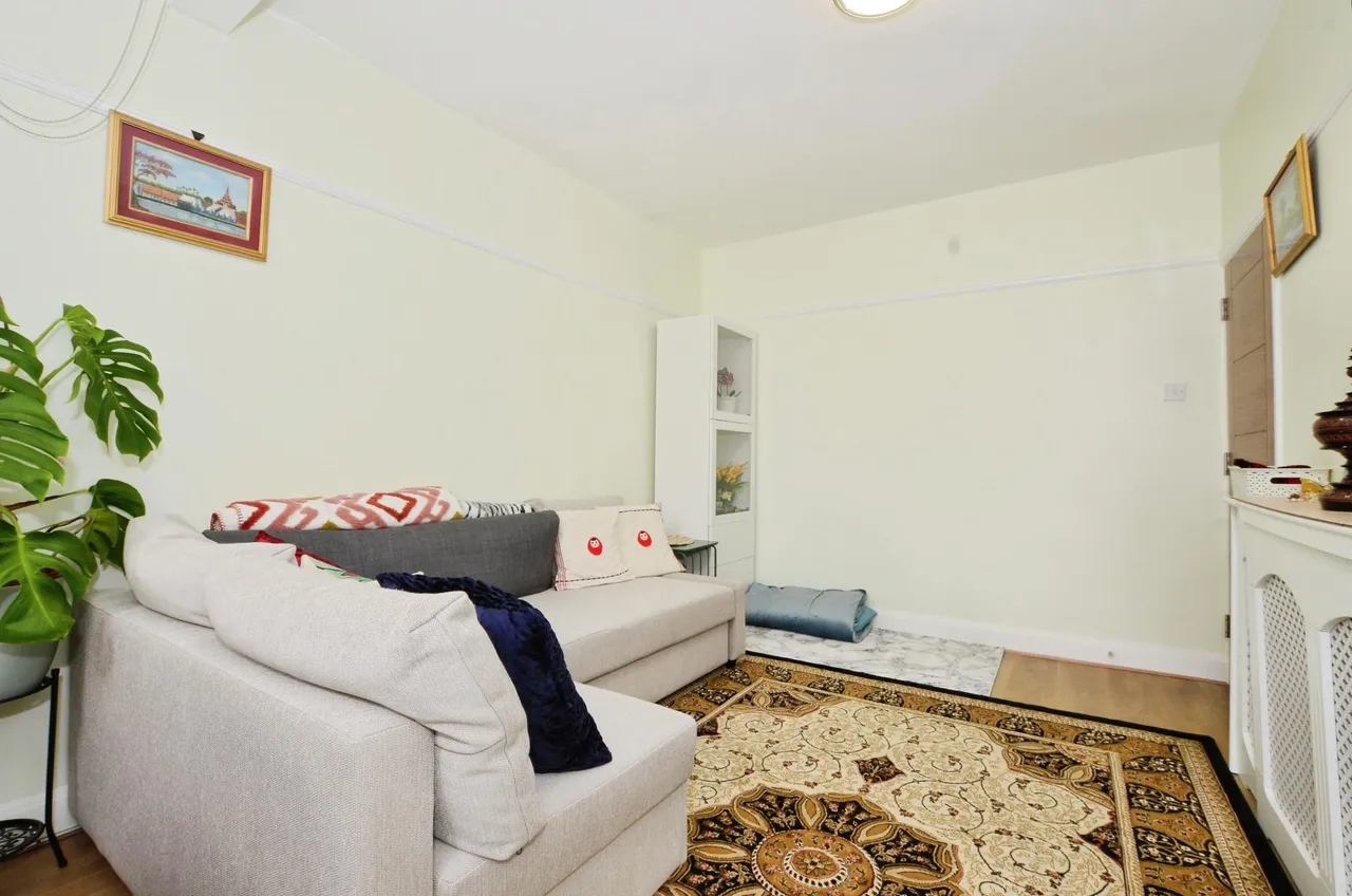 Mollison Way, Edgware, HA8, photo 3