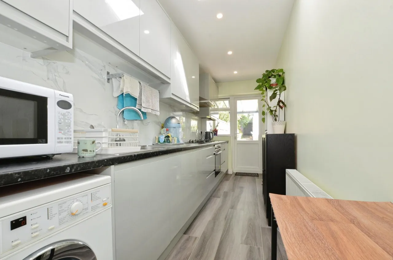 Mollison Way, Edgware, HA8, photo 5