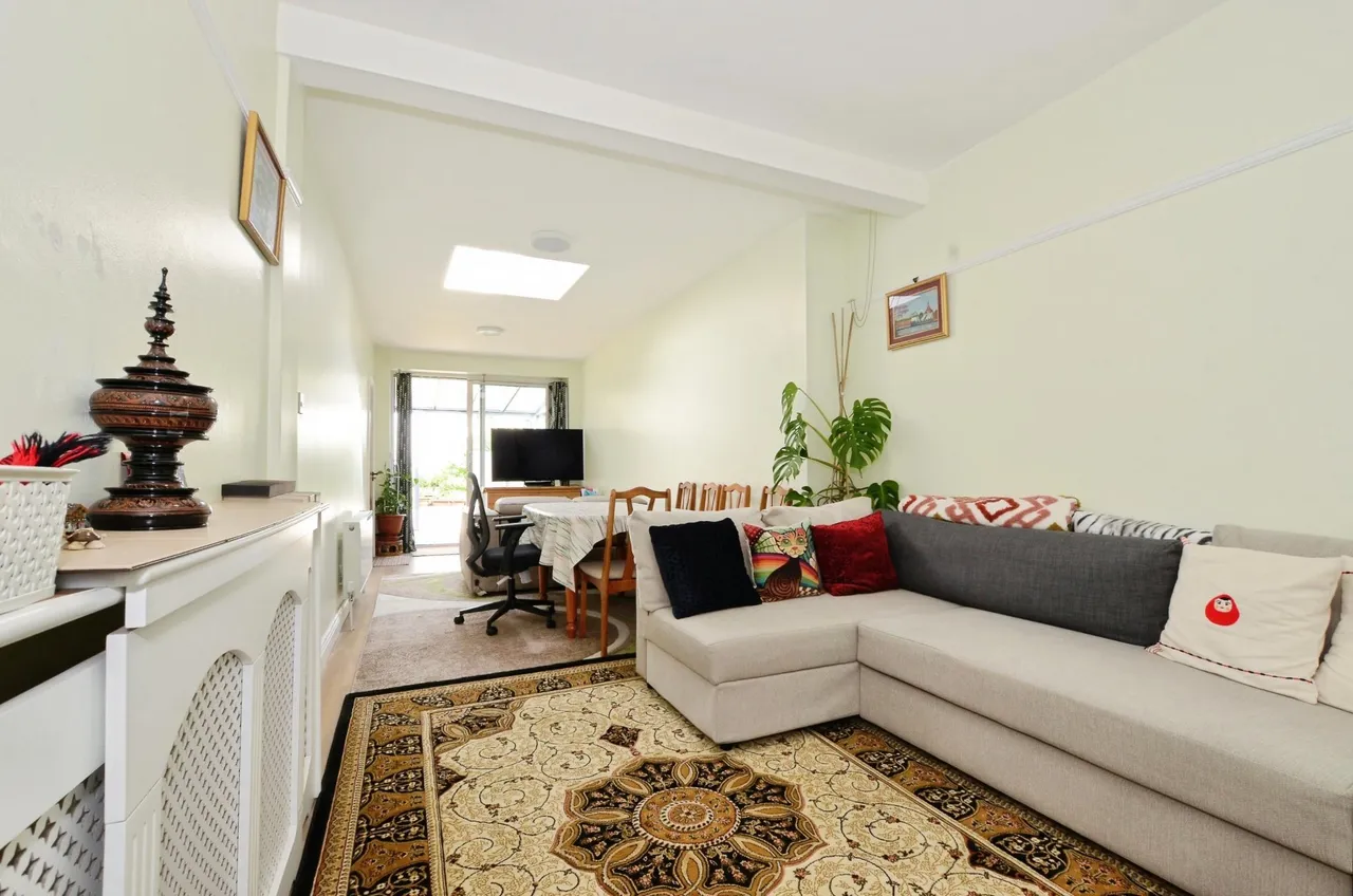 Mollison Way, Edgware, HA8, photo 2
