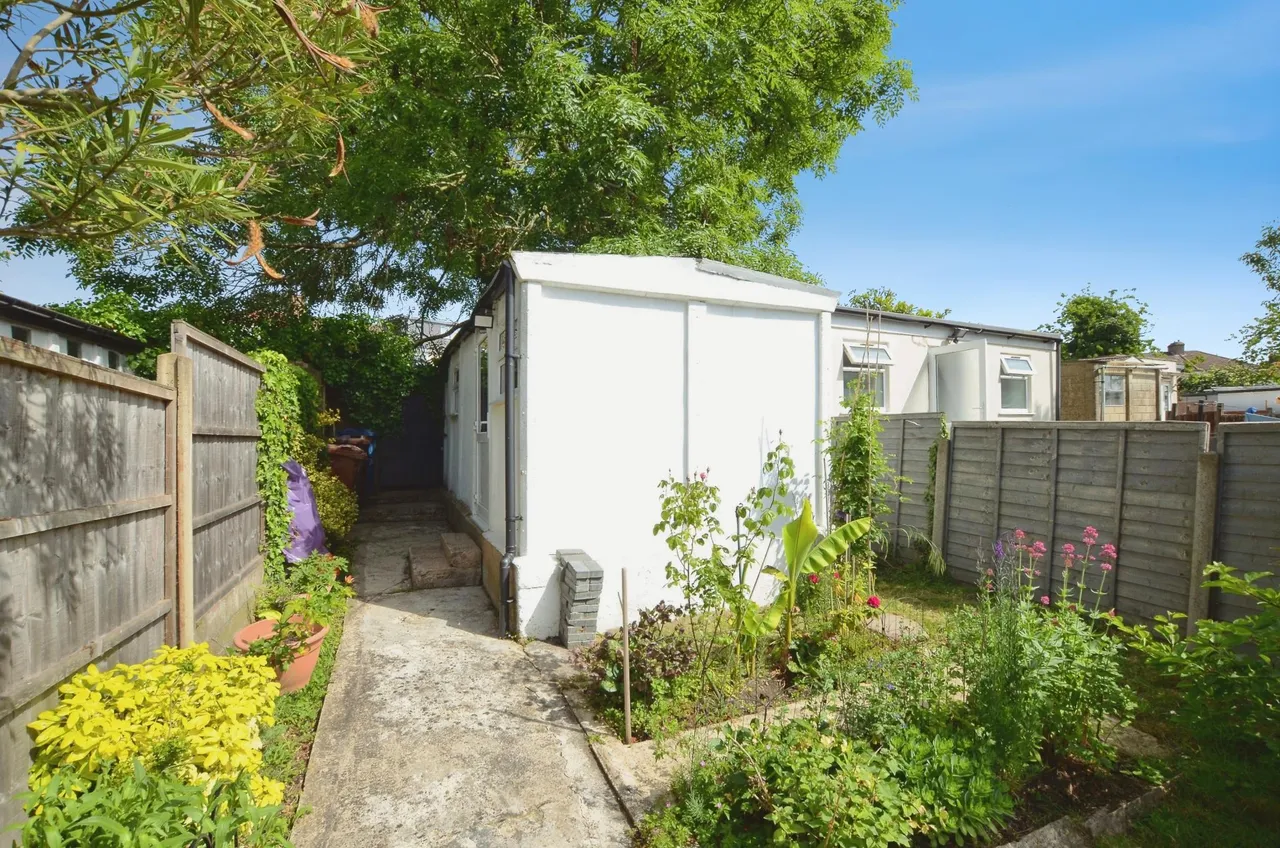 Mollison Way, Edgware, HA8, photo 19
