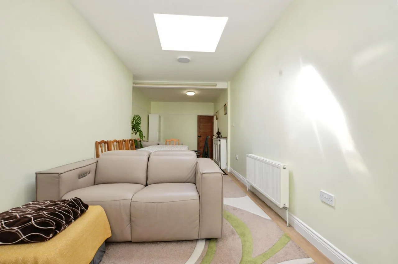 Mollison Way, Edgware, HA8, photo 4