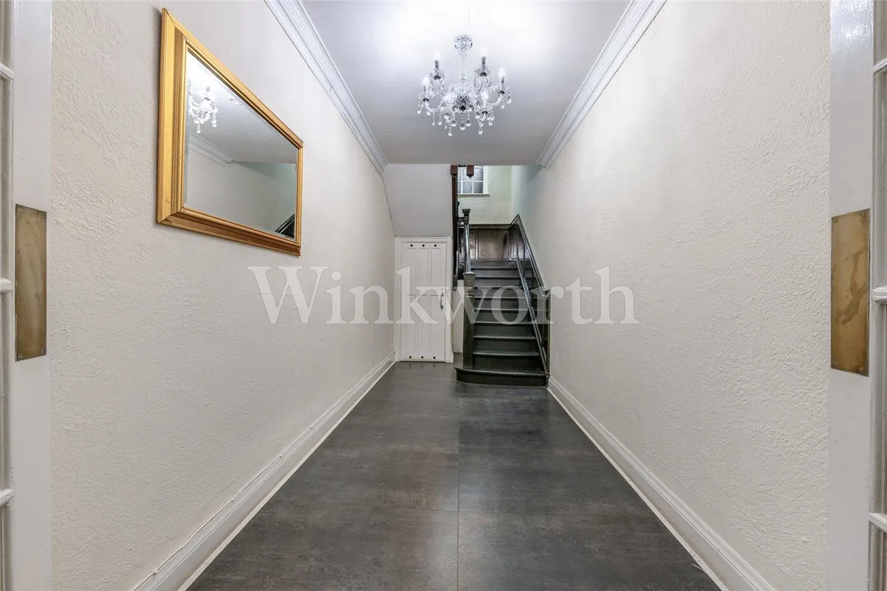 Finchley Road, London, NW11, photo 11
