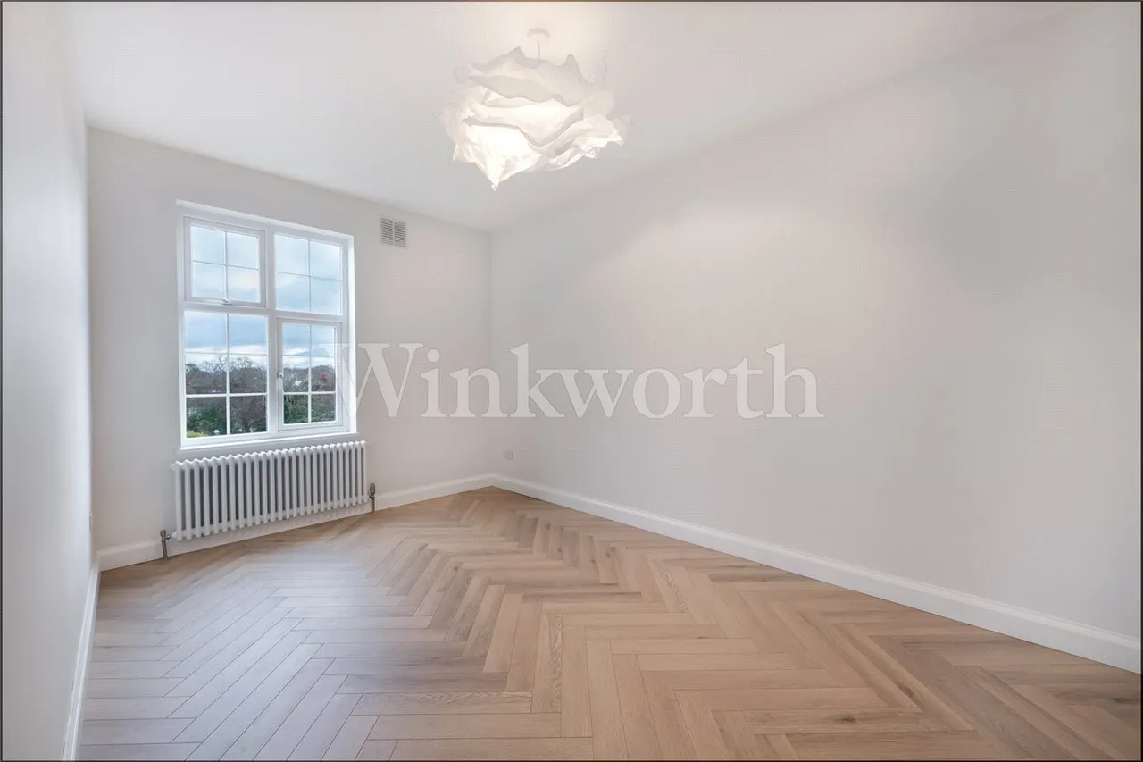 Finchley Road, London, NW11, photo 9