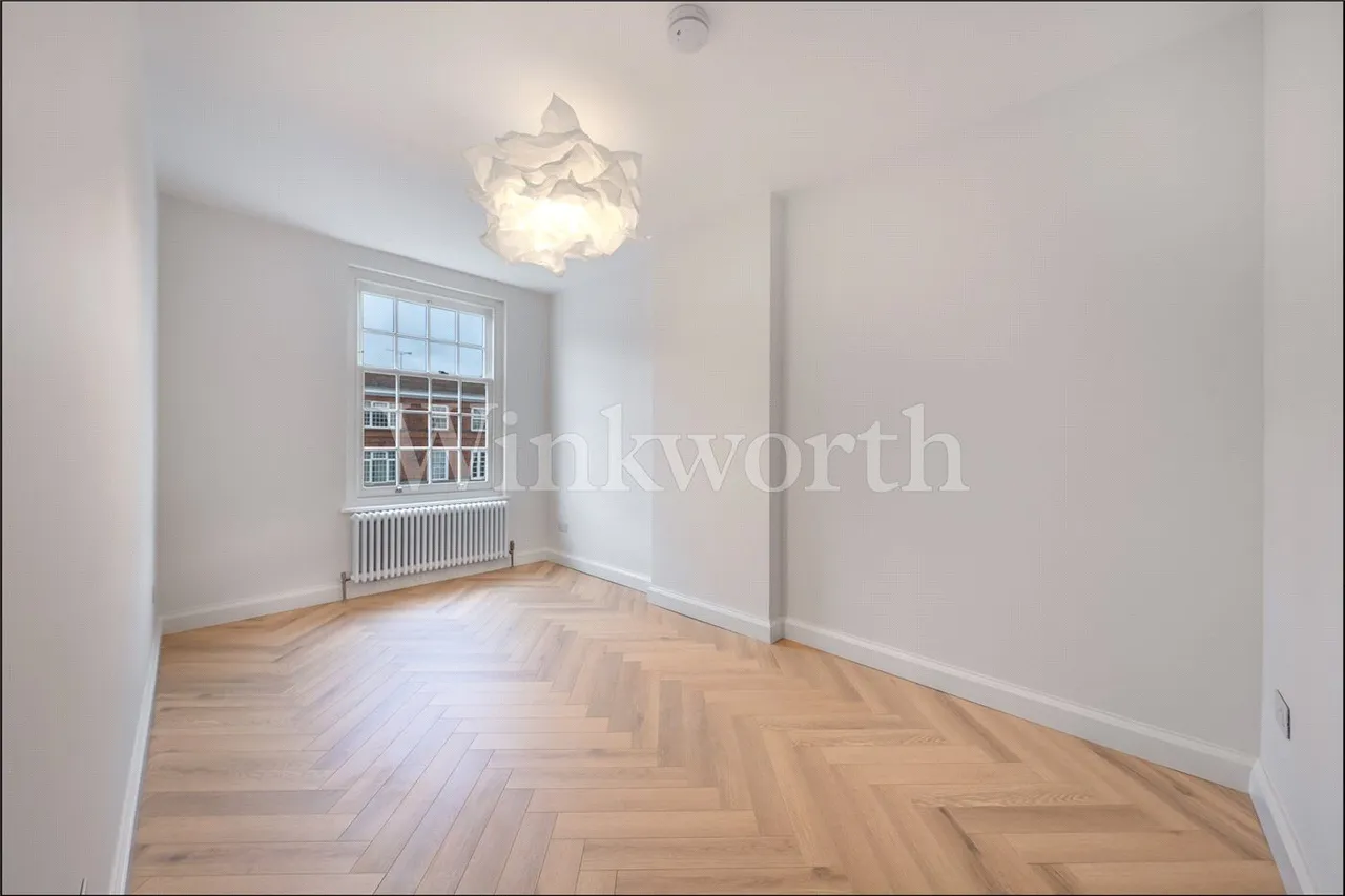 Finchley Road, London, NW11, photo 6