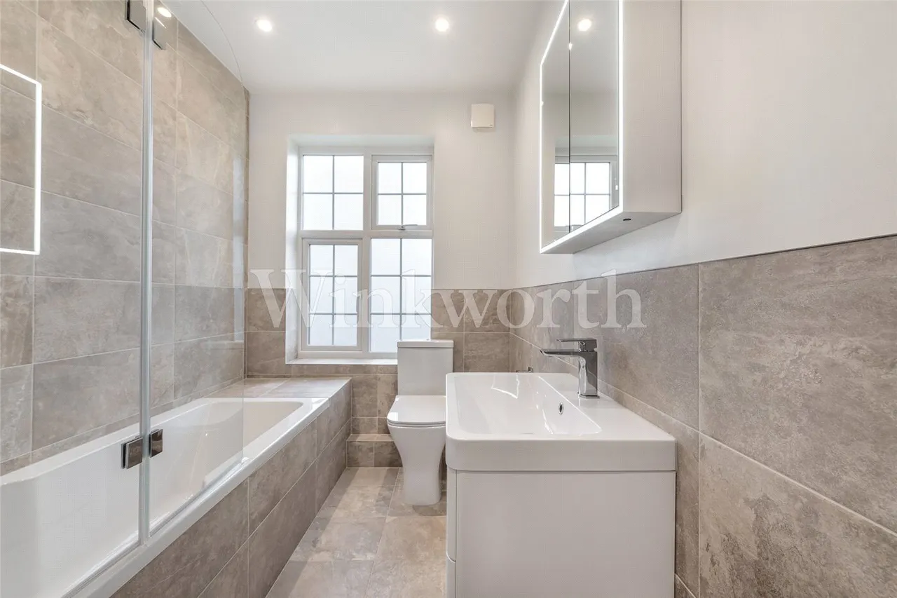 Finchley Road, London, NW11, photo 10