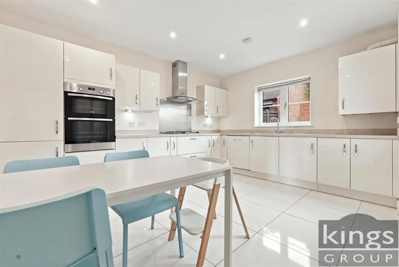 Terlings Avenue, Gilston, photo 3