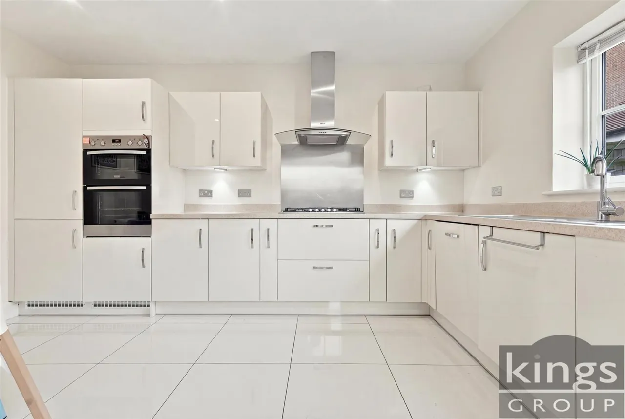 Terlings Avenue, Gilston, photo 2