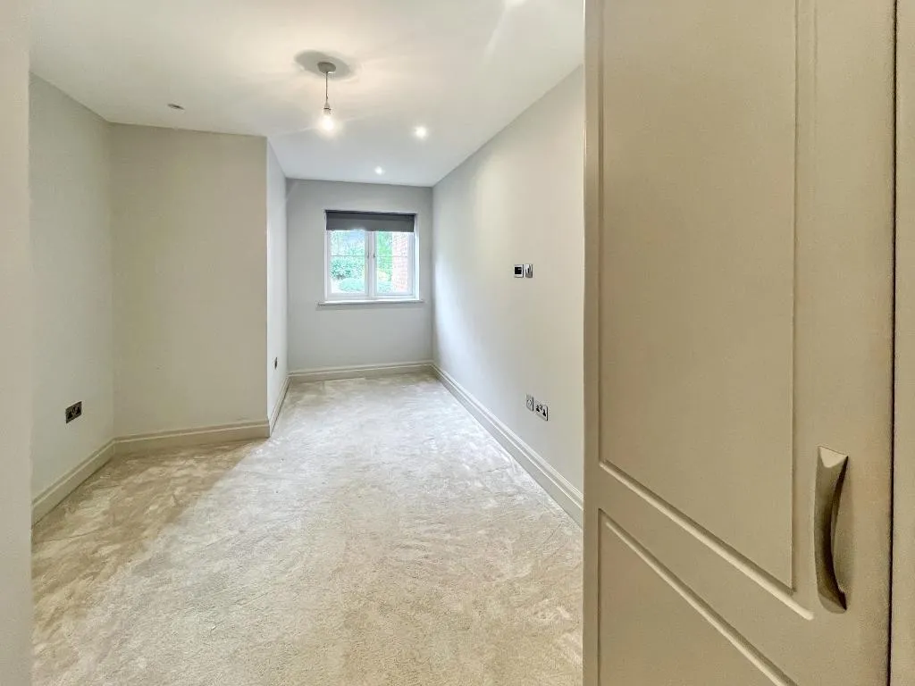 Limpsfield Road, Warlingham, photo 9