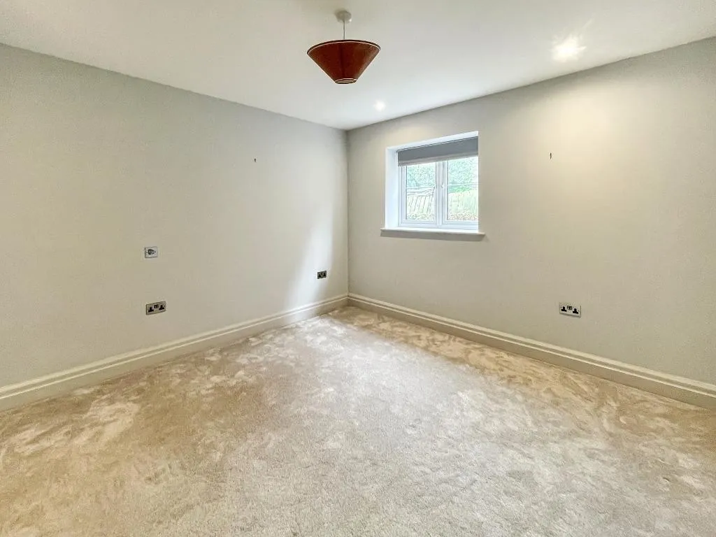 Limpsfield Road, Warlingham, photo 8