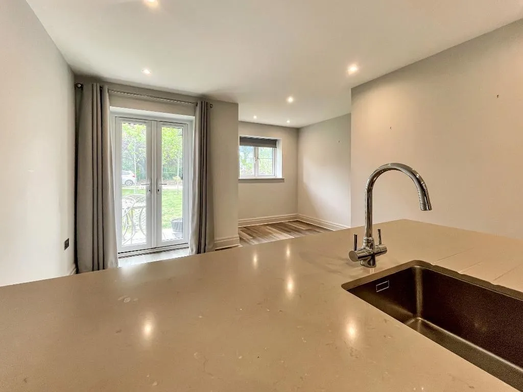 Limpsfield Road, Warlingham, photo 7