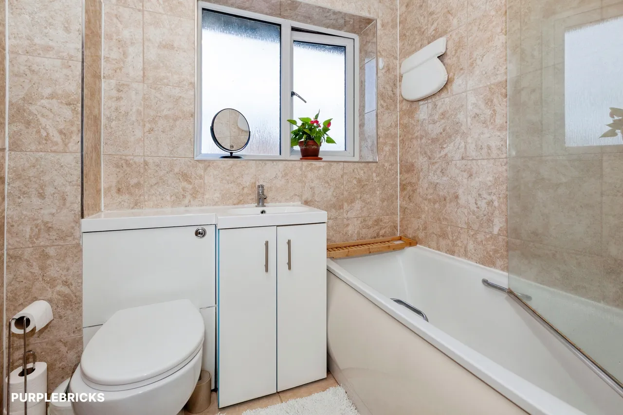 Meadowbrook Close, Slough, SL3, photo 13