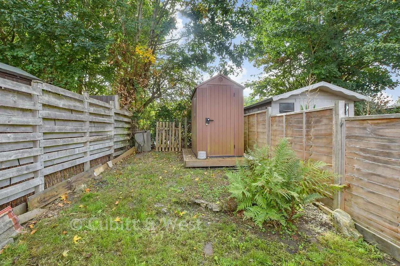 Queens Road, East Grinstead, RH19, photo 9
