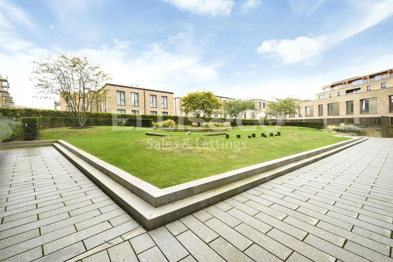 Royal Engineers Way, Mill Hill, NW7, photo 10