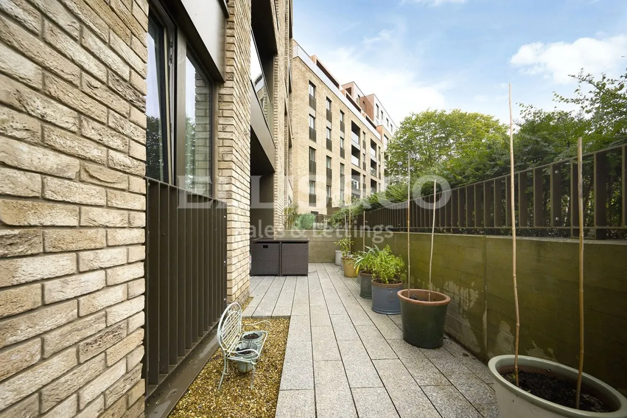 Royal Engineers Way, Mill Hill, NW7, photo 3