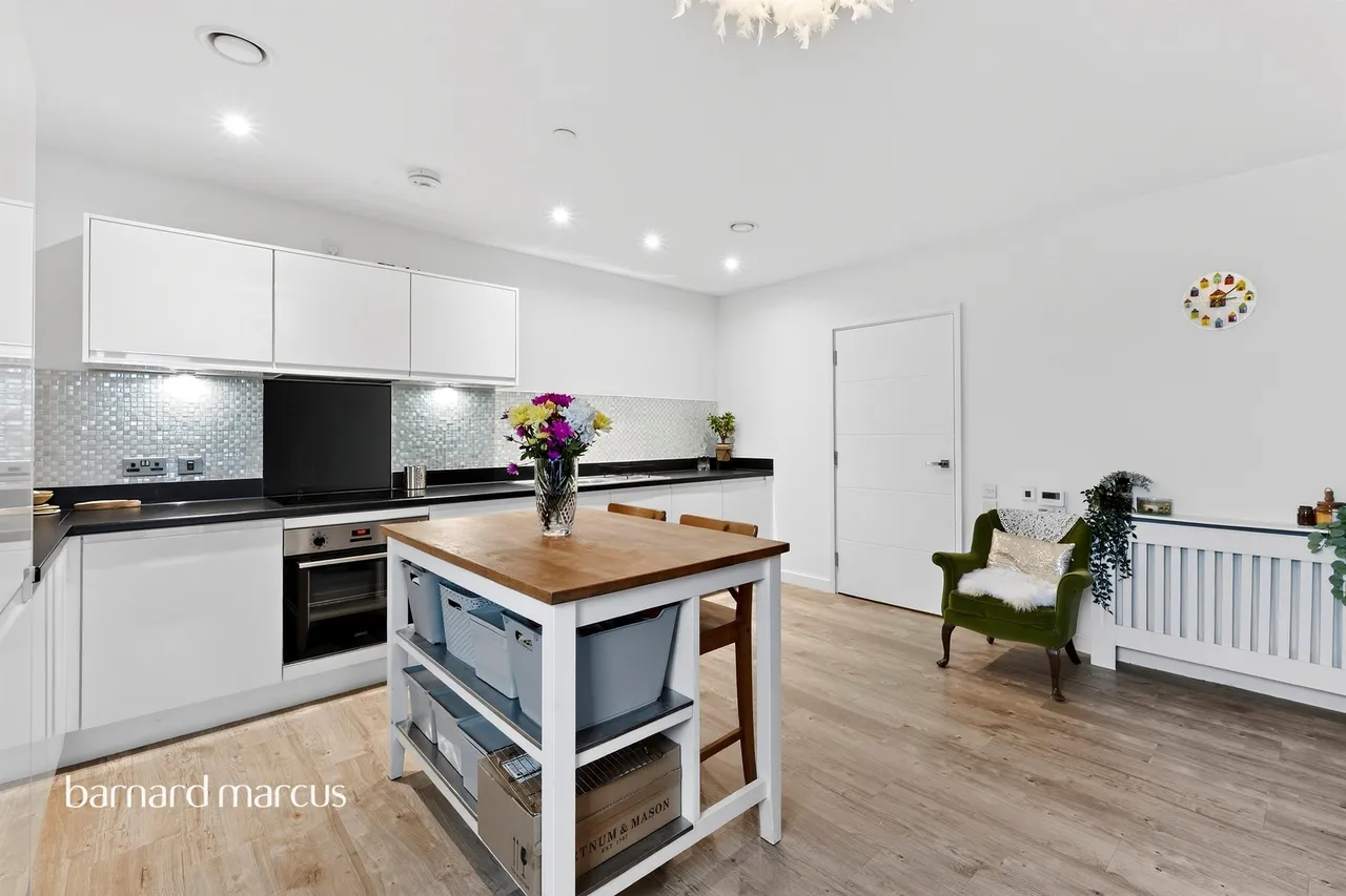 St. Johns Road, New Malden, photo 8