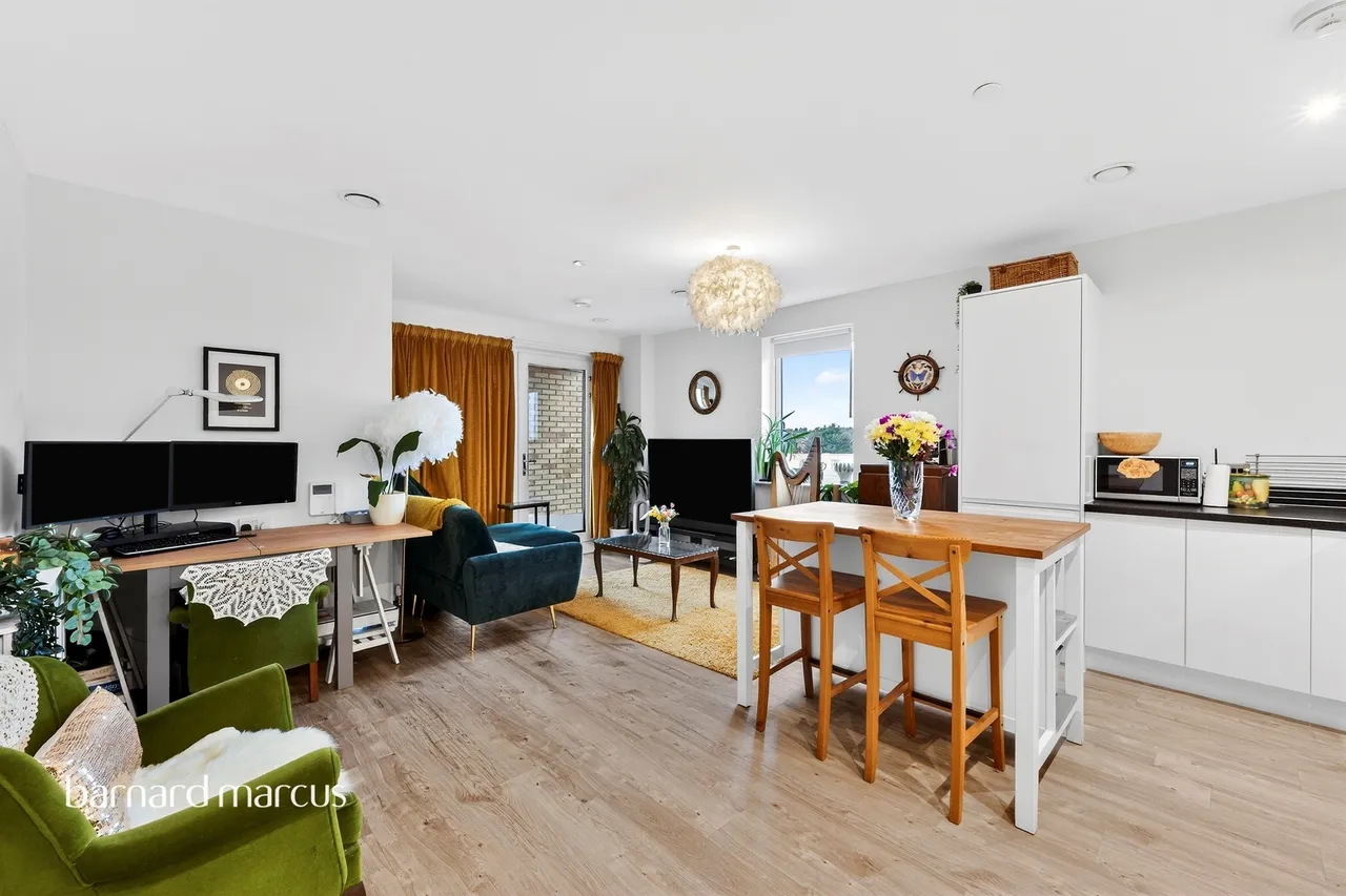 St. Johns Road, New Malden, photo 5