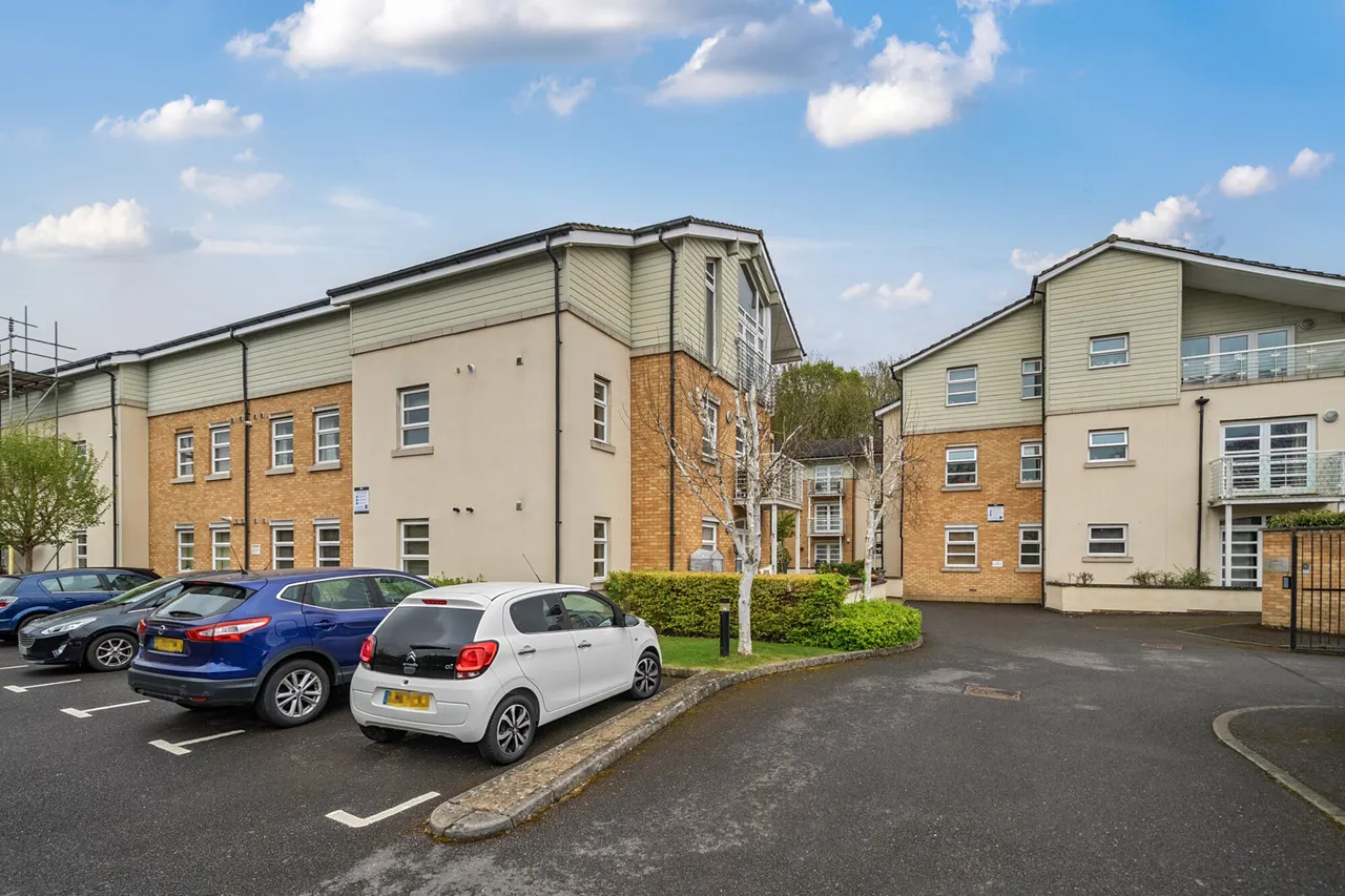 2 bed flat for sale, The Quadrant, Rickmansworth, WD3