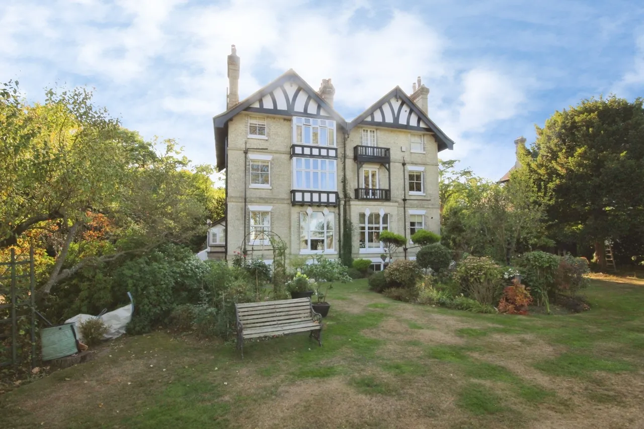 Coopers Hill Lane, Englefield Green, TW20, photo 10