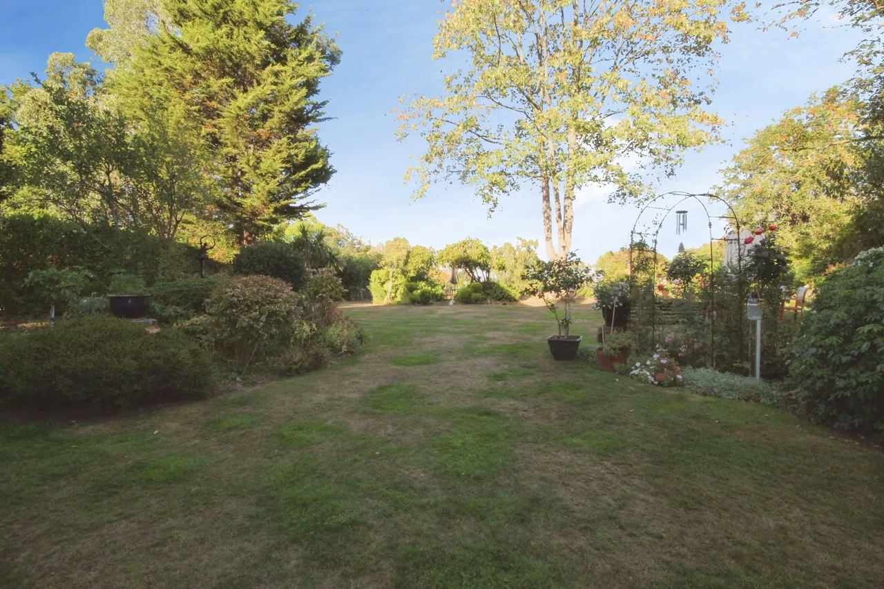 Coopers Hill Lane, Englefield Green, TW20, photo 11