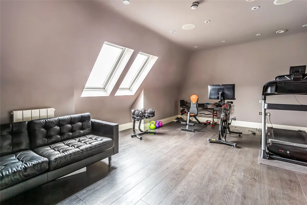 Adelaide Road, Walton-on-Thames, KT12, photo 47