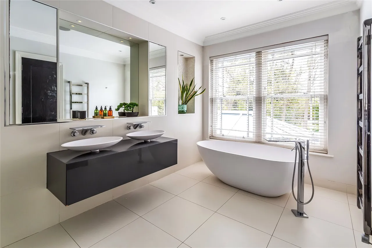 Adelaide Road, Walton-on-Thames, KT12, photo 38