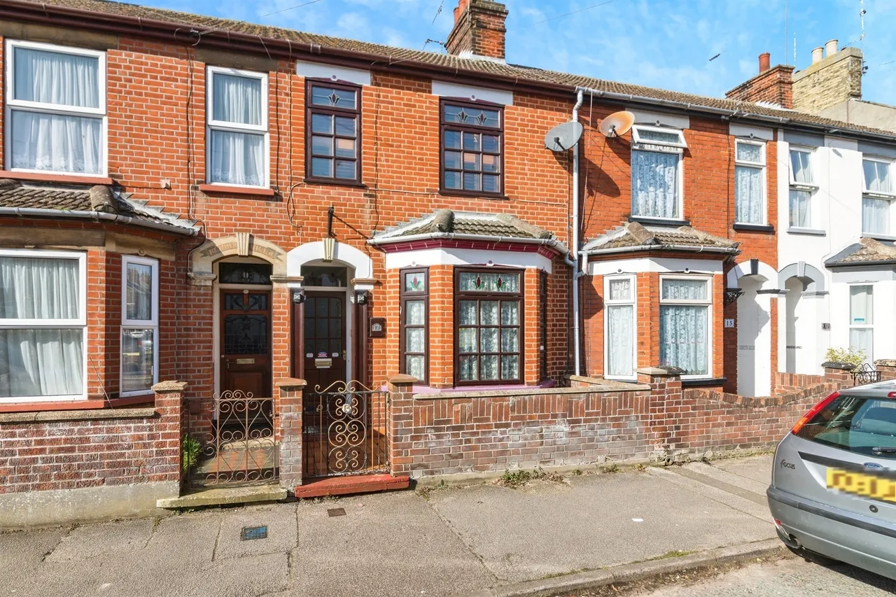 2 bed house for sale — Oxford Road, Lowestoft
