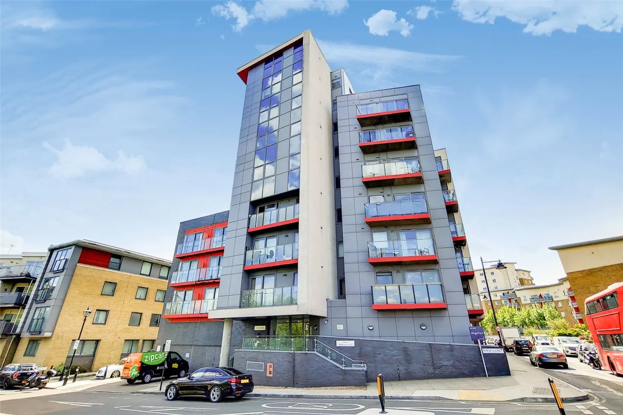 2 bed flat to rent — Wick Lane, London, E3