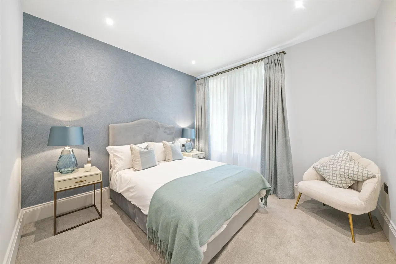 St. Georges Avenue, Weybridge, Surrey, KT13, photo 8