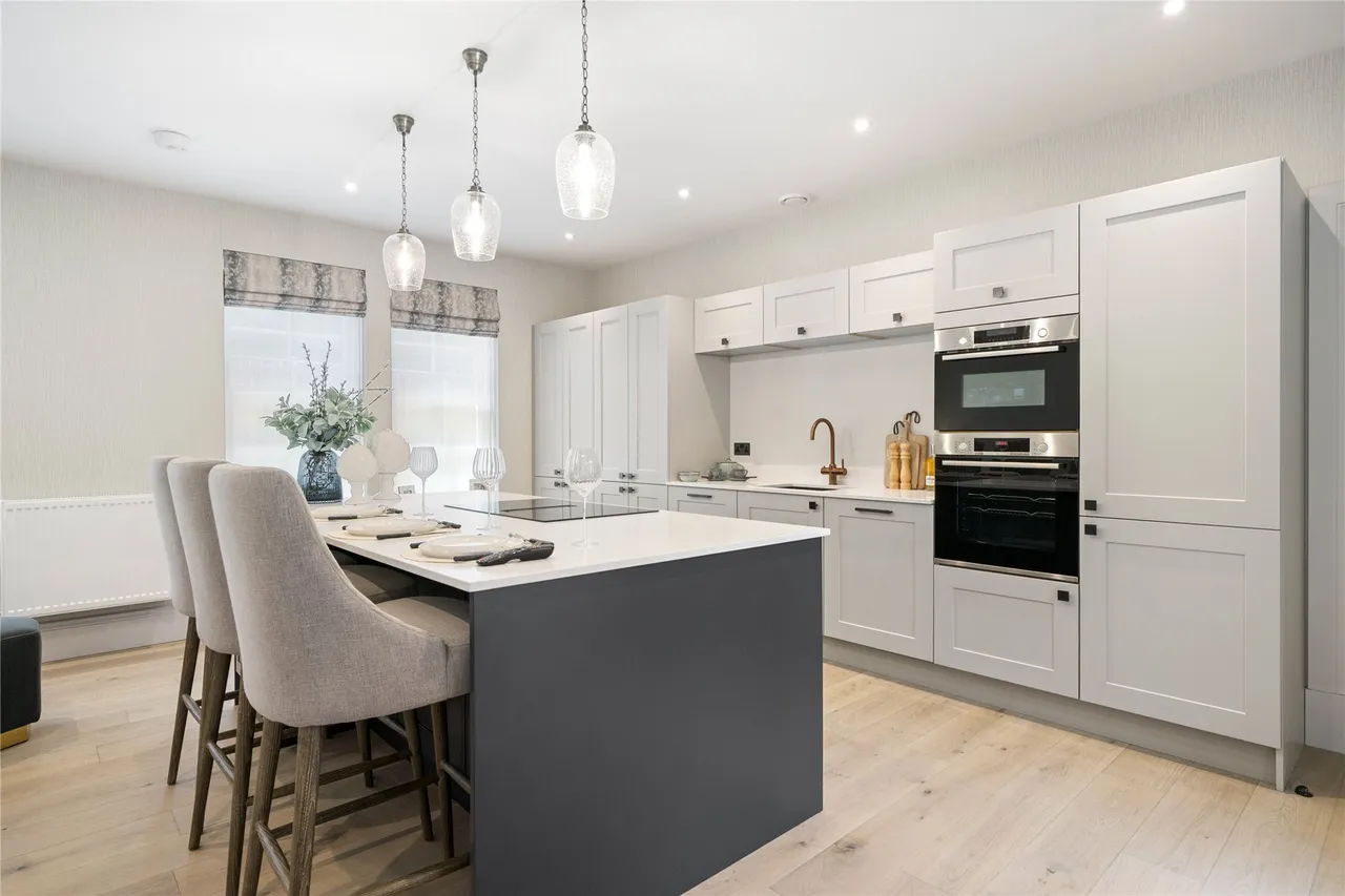 St. Georges Avenue, Weybridge, Surrey, KT13, photo 6