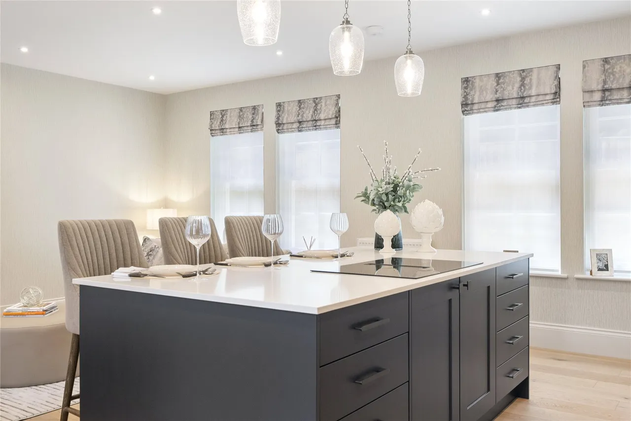 St. Georges Avenue, Weybridge, Surrey, KT13, photo 4