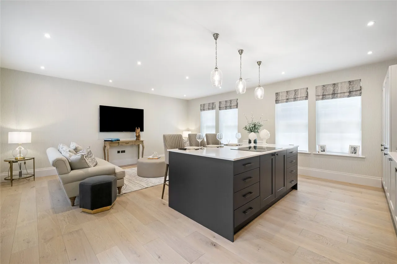 1 bed flat for sale — St. Georges Avenue, Weybridge, Surrey, KT13