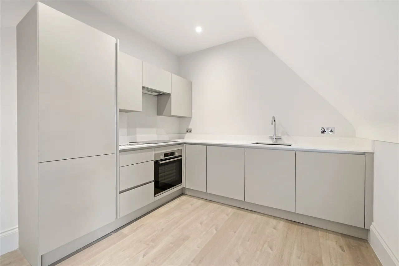 St. Georges Avenue, Weybridge, Surrey, KT13, photo 7